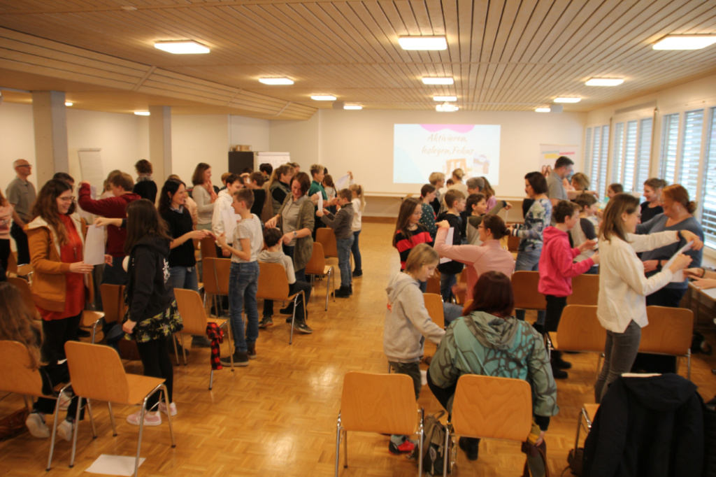 Im Januar 2023 durften wir so einen Eltern-Kind-Workshop zum Thema «Lernen lernen» unterstützen.