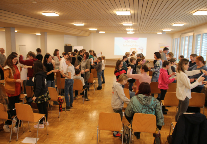 Im Januar 2023 durften wir so einen Eltern-Kind-Workshop zum Thema «Lernen lernen» unterstützen.