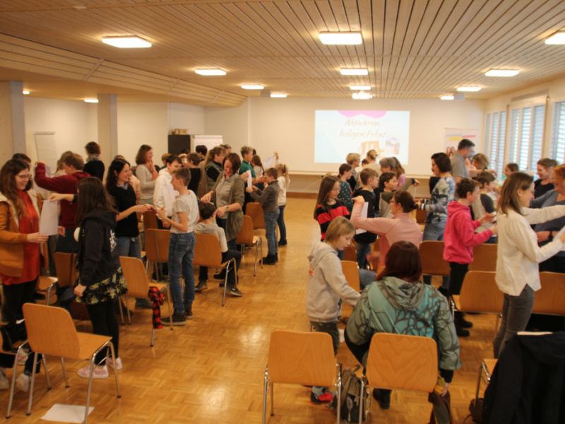 Im Januar 2023 durften wir so einen Eltern-Kind-Workshop zum Thema «Lernen lernen» unterstützen.