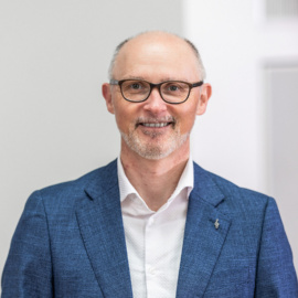 Portrait Patrik Müller weiss